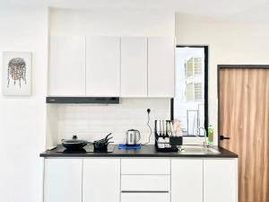 Jeff & Ricky Homestay 77@ Armadale Residence