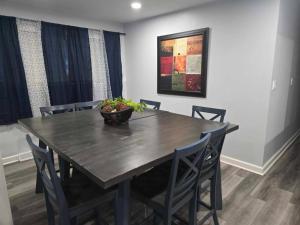 Remodeled Home King Bed 6 beds