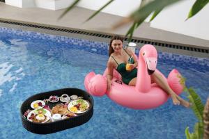 Seminyak Brand New 4BR with pool & rooftop near Lafavela