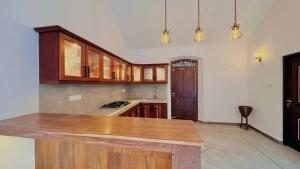 The RidgeColonial Villa 10 min walk to Beach