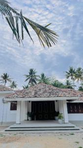 The RidgeColonial Villa 10 min walk to Beach