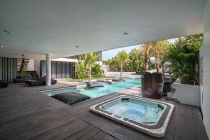 Barabuda - Impressive 6-Bedroom Villa with Jacuzzi and Slide!