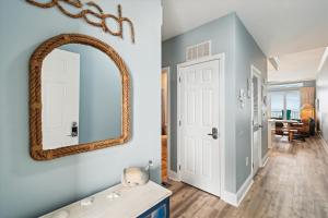 Laketown Wharf 2123 Gulf Views Sleeps 8.NEW UPGRADES