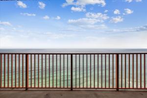 Shores of Panama 2330 - 1 Bedroom Bunk Area Sleeps 6. Beautiful Direct Beach View Free Fun