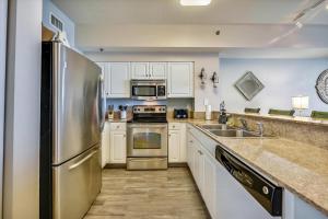 Shores of Panama 2330 - 1 Bedroom Bunk Area Sleeps 6. Beautiful Direct Beach View Free Fun