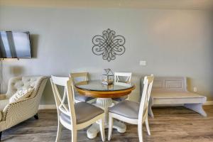Shores of Panama 2330 - 1 Bedroom Bunk Area Sleeps 6. Beautiful Direct Beach View Free Fun