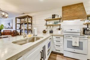 Edgewater Villas 2108 - 2 Bedroom2Bath Sleeps 8. Free Fun