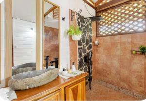 Private Villa with Pool & Heated Jacuzzi Cocles Beach
