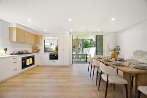 Central 4BR Retreat Near Beach & Waterfront