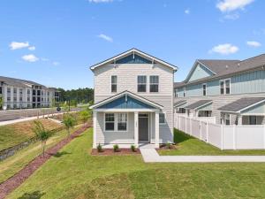 Landing Apartments - Abrazo at Waterway Hills