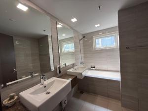 Comfortable 3 BR Seaview Next to Okada Casino Manila Airports MOA