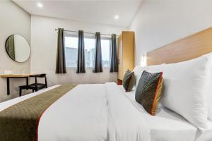 Townhouse Sector 49 Near Logix city centre