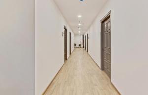 Townhouse Sector 49 Near Logix city centre