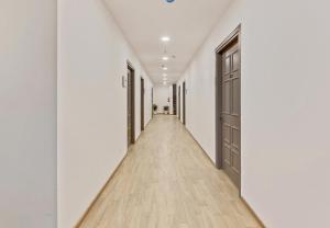 Townhouse Sector 49 Near Logix city centre