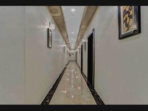 Hotel O Raas Near Peera garhi Metro Station
