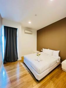 DeFace Platinum Suites by Aster