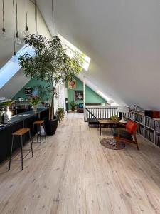 Penthouse With Plants And Art Near Kødbyen