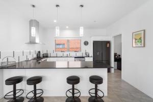 1 Seaspray Avenue