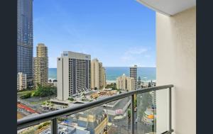 Chevron Renaissance - Private Apartments by Coastal Letting Co