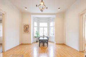 Home Minimalist Urban Escape - Central Budapest