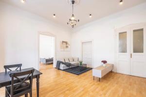 Home Minimalist Urban Escape - Central Budapest