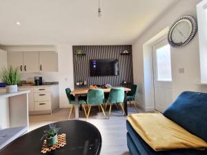 The Cozy Stopover 3 bedroom house with free Parking