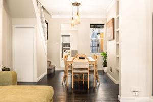 Redfern 3BR Family Stay with Parking & Patio