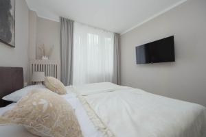 Modern Air-Conditioned Apartment with Balcony by Noclegi Renters