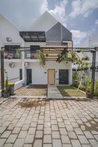 Khayana dMaple - Modern Staycation Villa near Palagan Jogja