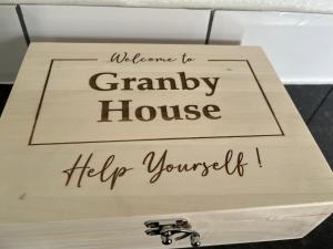 Granby House Holiday Apartments, Apartment 3, in the Old Town, SEA AND CASTLE VIEWS 5 minutes walk to South Bay Beach