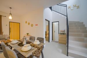 Khayana dMaple - Modern Staycation Villa near Palagan Jogja