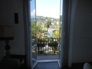Bright apartment with seaview