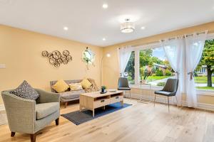 Toronto Luxury Suite with Free Parking, Near Airport