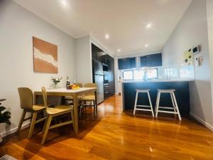 Kangaroo Point, Bromley Street