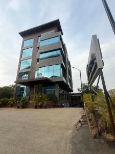 TTURA Kitchen Bar Rooftop & Rooms Pune