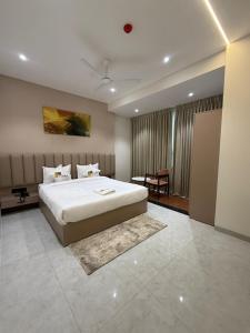 TTURA Kitchen Bar Rooftop & Rooms Pune
