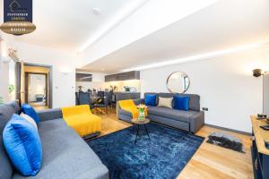 Luxury 2BR 2Bath Flat Walk to Tube West Ken
