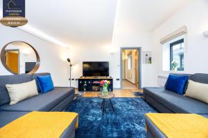 Luxury 2BR 2Bath Flat Walk to Tube West Ken