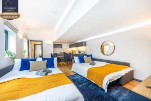 Luxury 2BR 2Bath Flat Walk to Tube West Ken