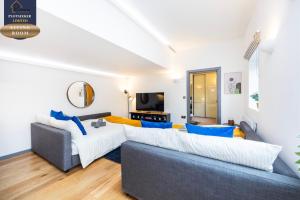Luxury 2BR 2Bath Flat Walk to Tube West Ken