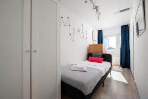Chmielna Downtown Homely Apartment by BookingHost