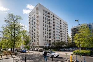 Chmielna Downtown Homely Apartment by BookingHost