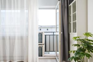 Chmielna Downtown Homely Apartment by BookingHost