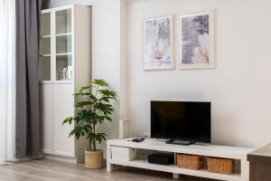 Chmielna Downtown Homely Apartment by BookingHost