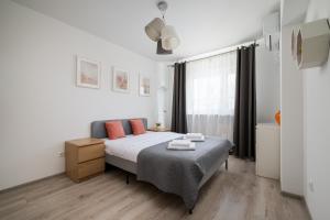 Chmielna Downtown Homely Apartment by BookingHost