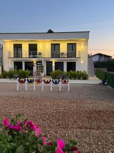 TaNas Apartments