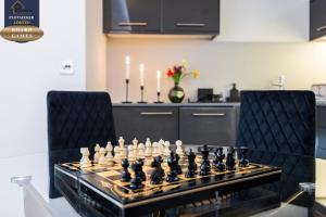 Luxury 2BR 2Bath Flat Walk to Tube West Ken