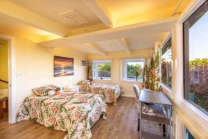 Sunrise Room Farm Stay in Haiku on Road to Hana