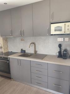 Absolute Beachfront Villa-Grand Sandy Beach