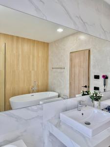 moon swimming pool villa